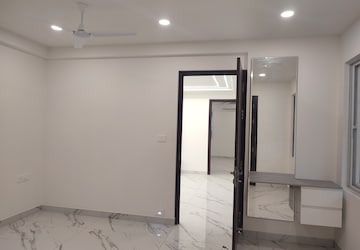 Room in 4 BHK Apartment at Trendset Jayabheri Elevate, Madhapur – for Rent