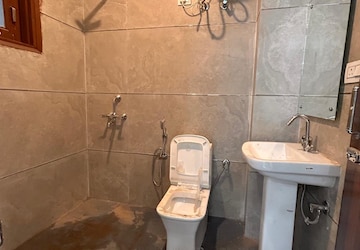 Bathroom in 2 BHK Builder Floor at Palm Residency Chhatarpur, Chattarpur – for Rent