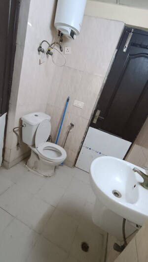 Bathroom in 2.5 BHK Apartment at Amrapali Princely Estate, Sector 76 – for Rent
