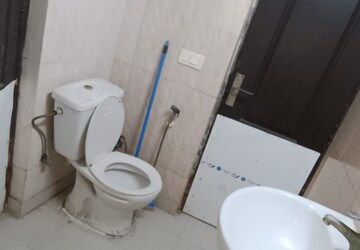 Bathroom in 2.5 BHK Apartment at Amrapali Princely Estate, Sector 76 – for Rent