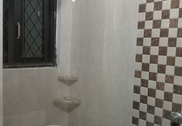 Bathroom in 1 BHK Builder Floor at Saket – for Rent