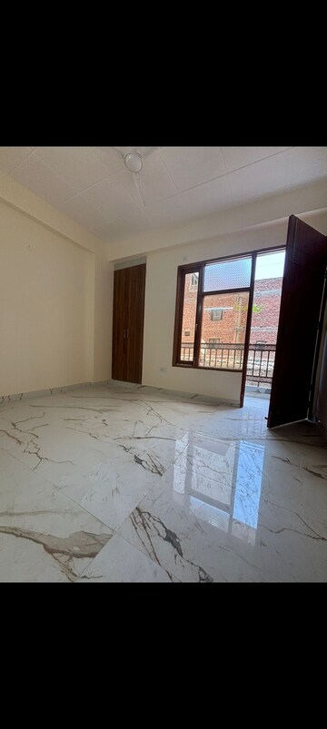 Room in 1 BHK Builder Floor at Saket – for Rent