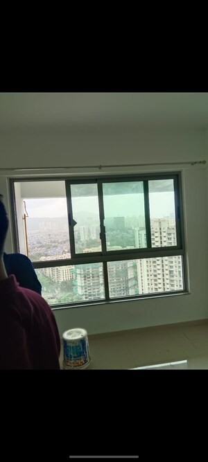 Bedroom in 2 BHK Apartment at Kalpataru Immensa, Kolshet Road – for Rent