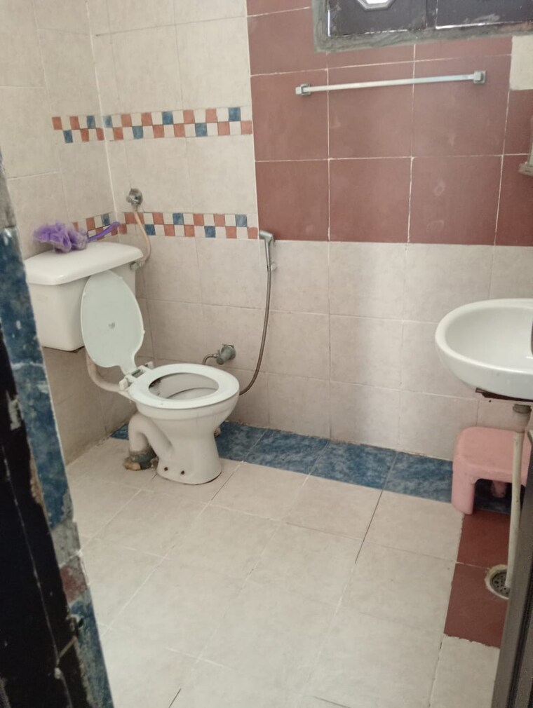 Bathroom, mittals-rishi-apartments-chandigarh 2 Bedroom 1350 Sq.Ft. Apartment In Ambala Highway Zirakpur 9338958