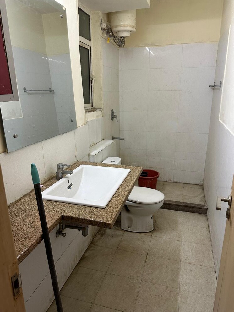 Bathroom, dlf-express-greens 4 Bedroom 2230 Sq.Ft. Apartment In Manesar Sector 1a Gurgaon 9339090