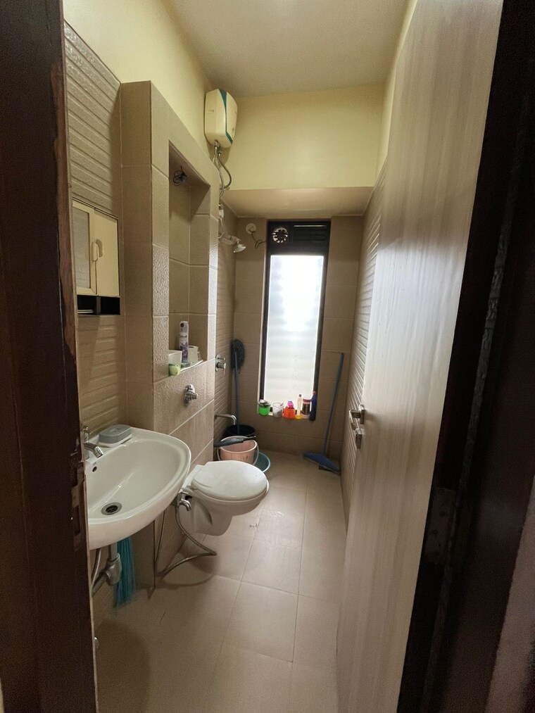 Bathroom, national-inner-circle-54 1 Bedroom 600 Sq.Ft. Apartment In Chembur Mumbai 9339094