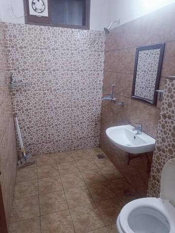 Bathroom in 3 BHK Apartment at MD Leafstone Apartments, Patiala Road – for Rent