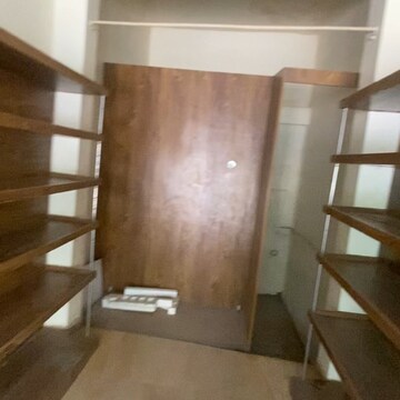 Staircase in  Shop at Sector 21c – for Rent