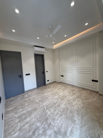 Room in 3 BHK Builder Floor at Greater Kailash I – for Rent