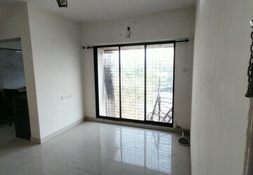 Room in 1 BHK Apartment at Chandak Stella, Goregaon West – for Rent