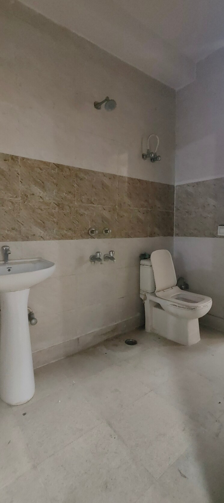 Bathroom, chattarpur 2 Bedroom 850 Sq.Ft. Builder Floor In Chattarpur Delhi 9339297