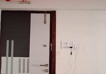 Room in 2 BHK Apartment at Atul Blue Meadows, Andheri East – for Rent