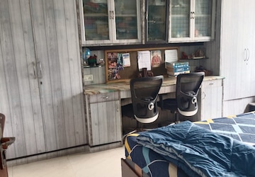 Bedroom in 2 BHK Apartment at Sanghvi Majestic, Matunga – for Rent