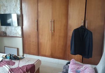 Master Bedroom in 2 BHK Apartment at Sanghvi Majestic, Matunga – for Rent