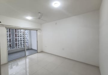 Room in 2 BHK Apartment at Godrej 24, Hinjewadi – for Rent