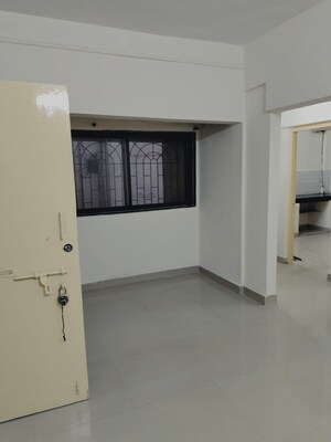 Room in 1 BHK Apartment at Seawoods – for Rent