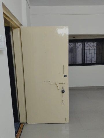 Room in 1 BHK Apartment at Seawoods – for Rent
