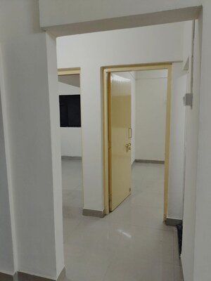 Room in 1 BHK Apartment at Seawoods – for Rent