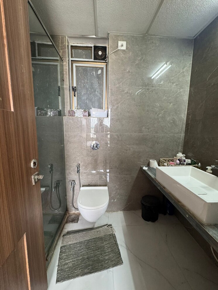 Bathroom, sindhi-society 2 Bedroom 750 Sq.Ft. Apartment In Chembur Mumbai 9339342