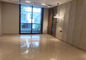 Room in 5 BHK Builder Floor at Sushant Lok I – for Rent