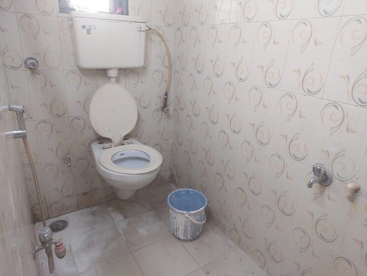 Bathroom, goregaon-west-view-chs 1 Bedroom 380 Sq.Ft. Apartment In Goregaon West Mumbai 9339413