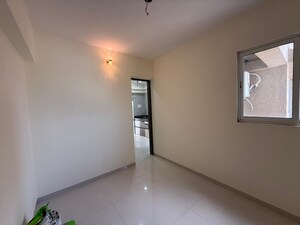 Room in 3 BHK Apartment at Seawoods – for Rent
