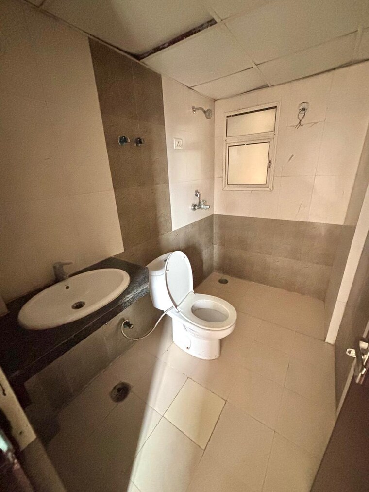 Bathroom, nimbus-the-hyde-park 2 Bedroom 922 Sq.Ft. Apartment In Sector 78 Noida 9339514