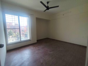 Room in 2 BHK Apartment at Kalpataru Exquisite Sierra, Wakad – for Rent