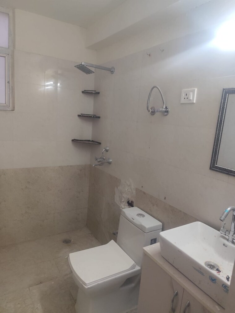 Bathroom, shree-vardhman-green-court 2 Bedroom 626 Sq.Ft. Apartment In Sector 90 Gurgaon 9339549