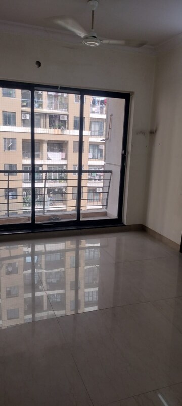 Room in 1 BHK Apartment at K Raheja Raheja Residency, Malad East – for Rent