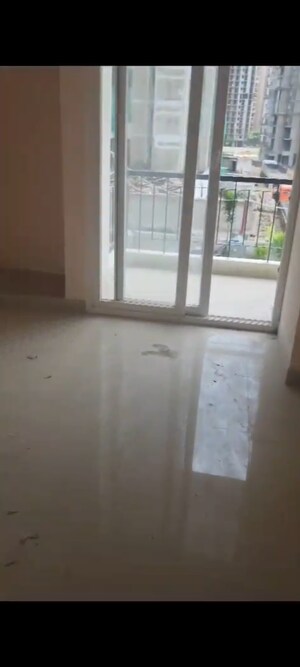 Room in 1 BHK Apartment at Amrapali Dream Valley, Tech Zone 4 Greater Noida – for Sale