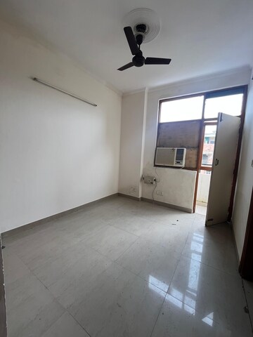 Room in 1 BHK Builder Floor at Shivalik Colony – for Rent