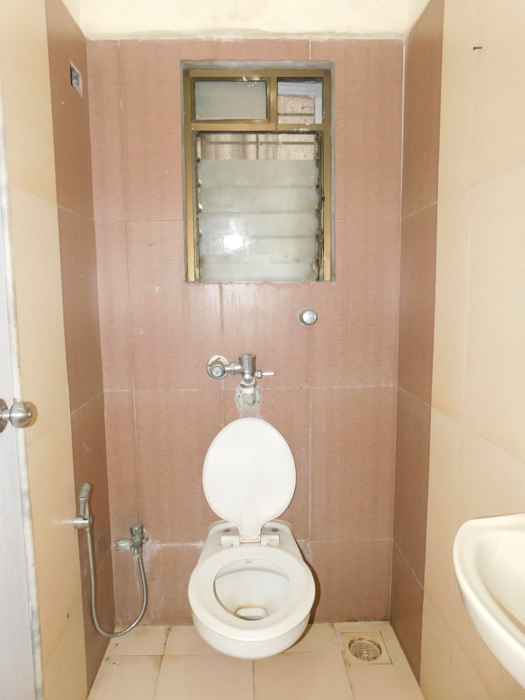 Bathroom, malad east 1 Bedroom 425 Sq.Ft. Apartment In Malad East Mumbai 9339689