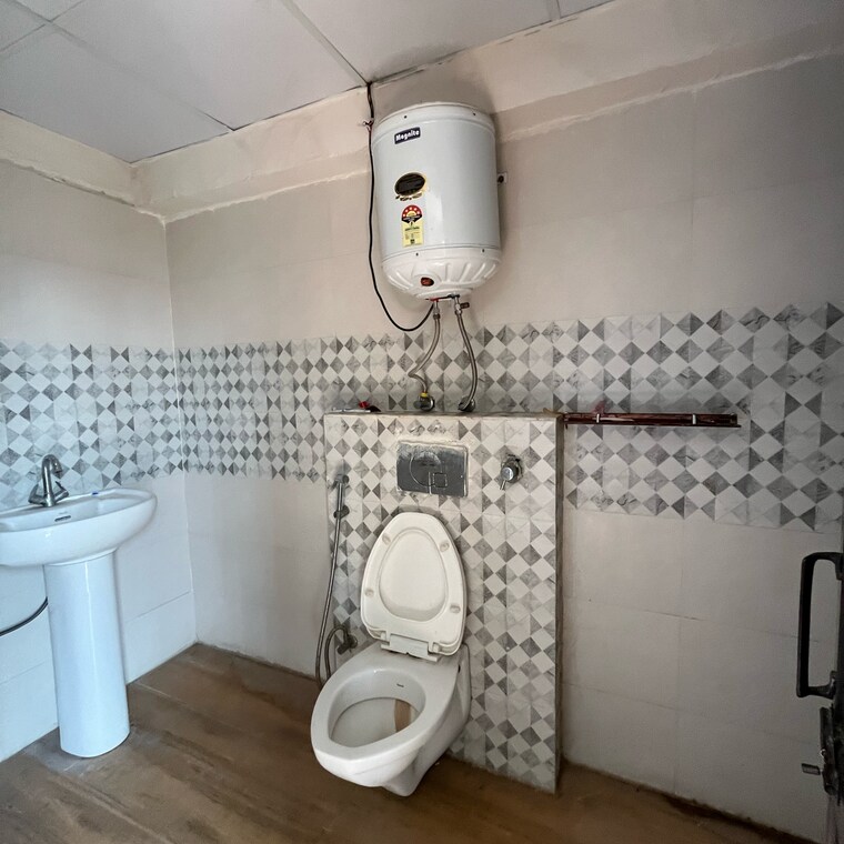 Bathroom, chandigarh-citi-center 1 Bedroom 500 Sq.Ft. Apartment In Vip Road Zirakpur 9339771