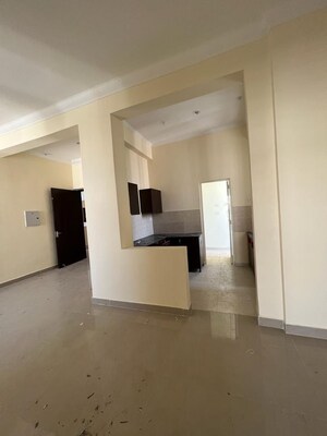 Room in 3.5 BHK Apartment at Assotech Windsor Court, Sector 78 – for Rent