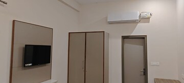 Room in 1 RK Builder Floor at Vip Road – for Rent