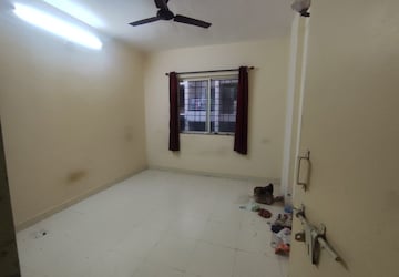 Room in 3 BHK Apartment at Kunal Icon, Pimple Saudagar – for Rent