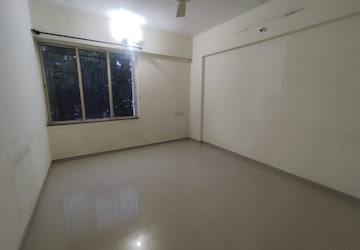 Room in 3 BHK Apartment at Kunal Icon, Pimple Saudagar – for Rent