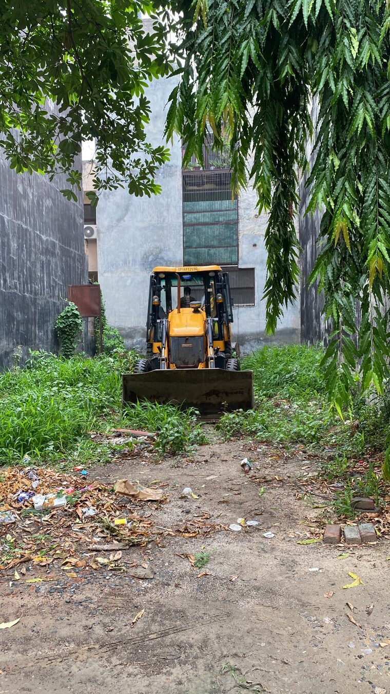 undefined, sector 51  450 Sq.Mt. Plot In Sector 51 Noida 9339950