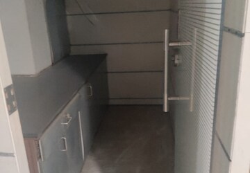 Team Area in  Shop at Yusuf Sarai – for Rent
