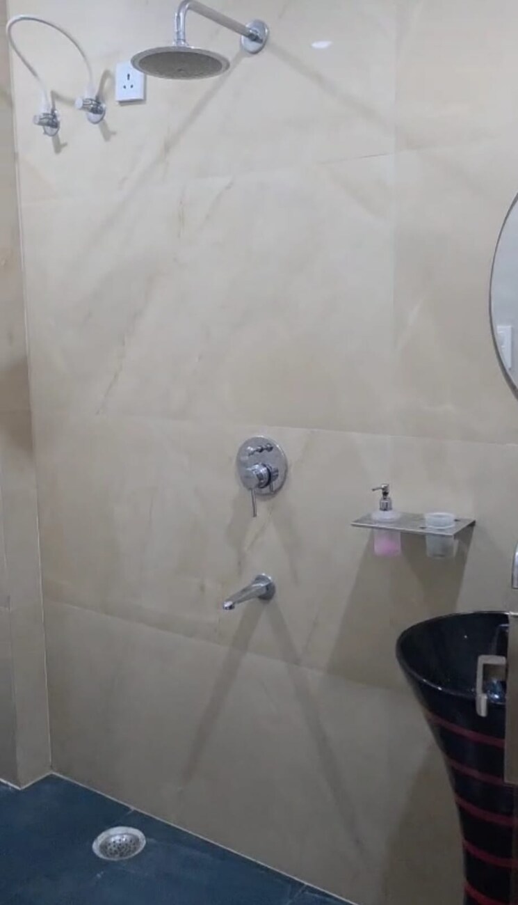 Bathroom, sector 11 3 Bedroom 2250 Sq.Ft. Builder Floor In Sector 11 Faridabad 9339958