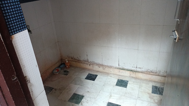 Bathroom, vaishali sector 2 2 Bedroom 950 Sq.Ft. Builder Floor In Vaishali Sector 2 Ghaziabad 9340070