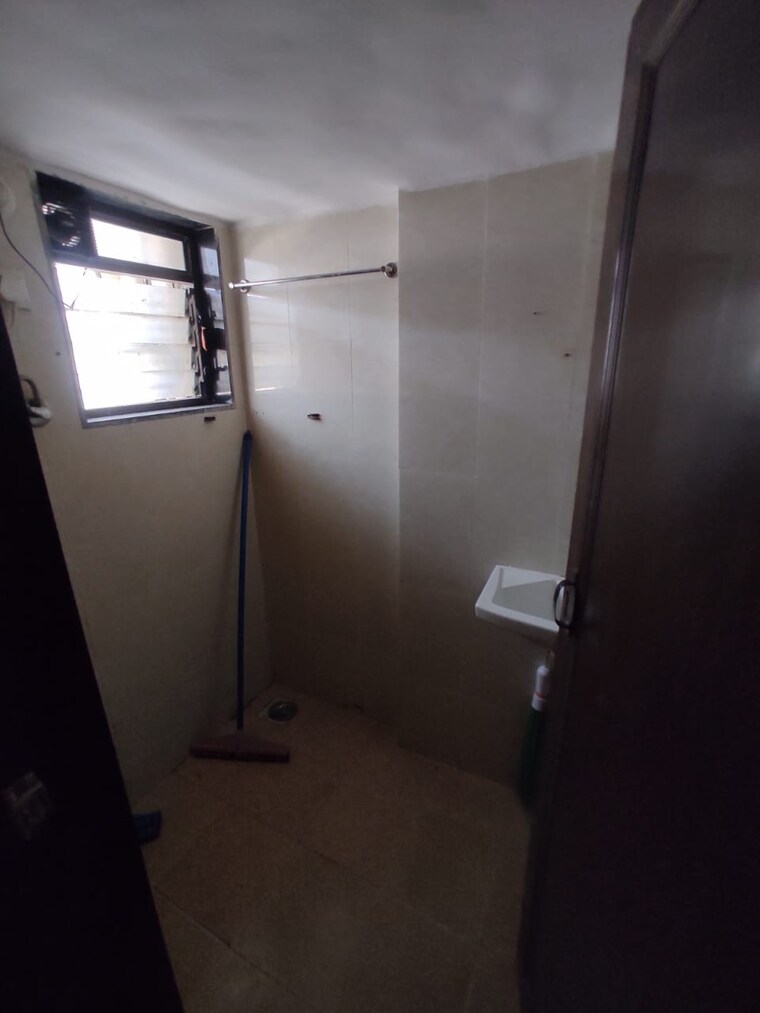 Bathroom, squarefeet-grand-square 1 Bedroom 450 Sq.Ft. Apartment In Anand Nagar Thane 9340065