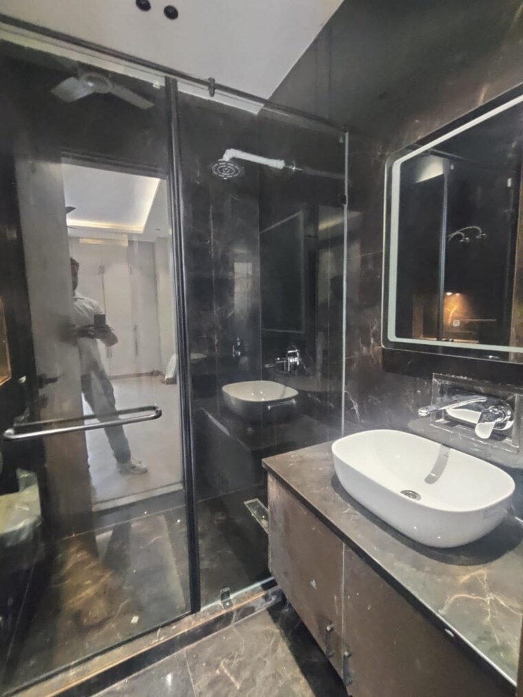 Team Area, greater kailash ii 4 Bedroom 300 Sq.Yd. Builder Floor In Greater Kailash ii Delhi 9340057