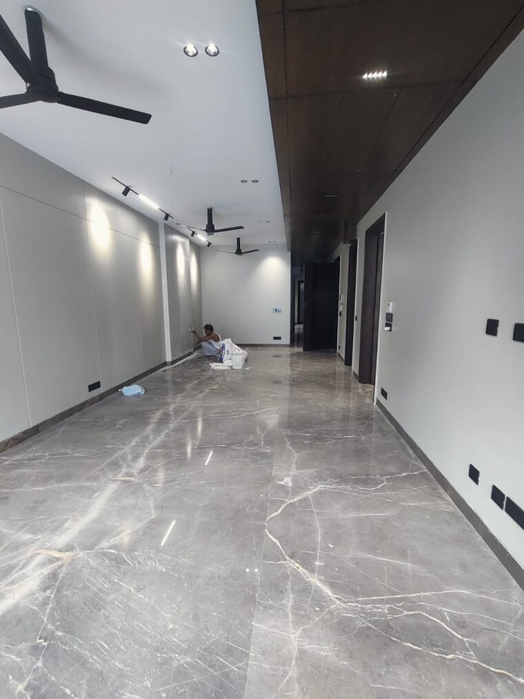 Room, greater kailash ii 4 Bedroom 300 Sq.Yd. Builder Floor In Greater Kailash ii Delhi 9340211