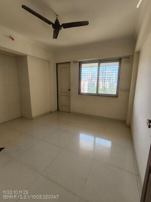 Room in 1 BHK Apartment at Cosmos Enclave, Kasarvadavali – for Rent