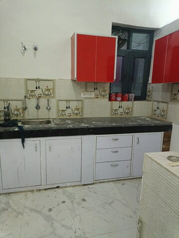 Kitchen in 3.5 BHK Apartment at Amarpali Exotica, Sector 50 – for Sale