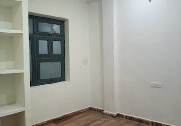 Room in 3.5 BHK Apartment at Amarpali Exotica, Sector 50 – for Sale