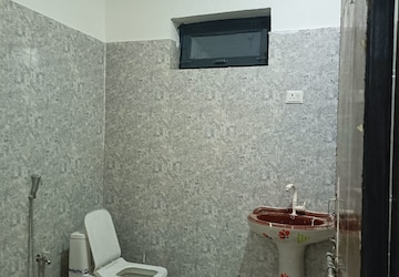 Bathroom in 3.5 BHK Apartment at Amarpali Exotica, Sector 50 – for Sale