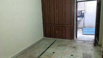 Room in 2 BHK Builder Floor at Vaishali Sector 2 – for Rent